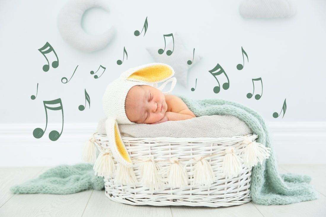 Bebé dormido escuchando música